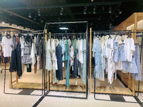 簡約中國復(fù)古風連衣裙 品牌折扣與歐美尾貨批發(fā)指南